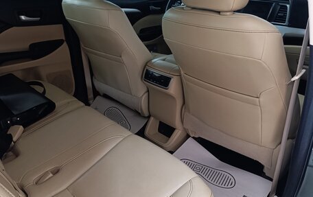 Toyota Highlander III, 2016 год, 3 200 000 рублей, 11 фотография