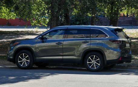 Toyota Highlander III, 2016 год, 3 200 000 рублей, 12 фотография
