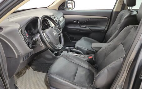 Mitsubishi Outlander III рестайлинг 3, 2014 год, 1 200 000 рублей, 10 фотография