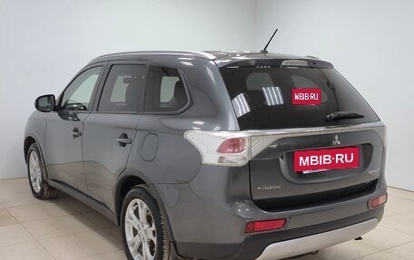 Mitsubishi Outlander III рестайлинг 3, 2014 год, 1 200 000 рублей, 6 фотография