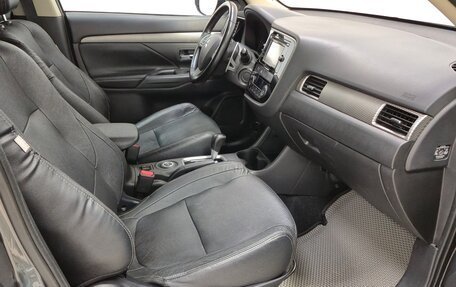 Mitsubishi Outlander III рестайлинг 3, 2014 год, 1 200 000 рублей, 14 фотография