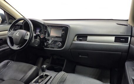 Mitsubishi Outlander III рестайлинг 3, 2014 год, 1 200 000 рублей, 13 фотография