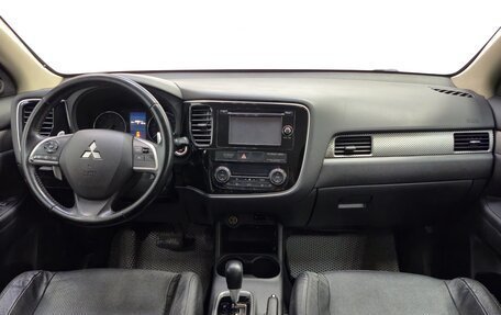 Mitsubishi Outlander III рестайлинг 3, 2014 год, 1 200 000 рублей, 11 фотография