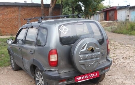 Chevrolet Niva I рестайлинг, 2004 год, 150 000 рублей, 3 фотография
