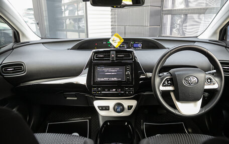 Toyota Prius IV XW50, 2018 год, 1 659 000 рублей, 3 фотография