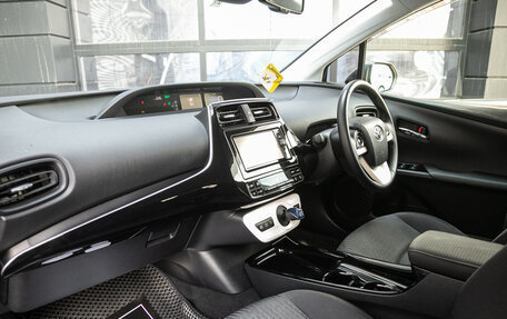 Toyota Prius IV XW50, 2018 год, 1 659 000 рублей, 23 фотография