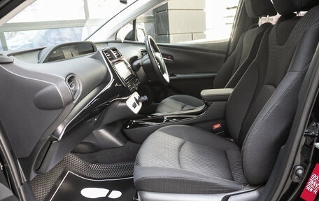 Toyota Prius IV XW50, 2018 год, 1 659 000 рублей, 22 фотография