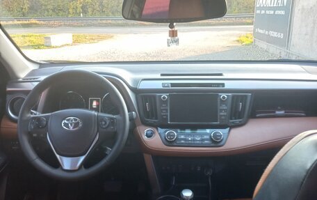 Toyota RAV4, 2017 год, 2 200 000 рублей, 3 фотография