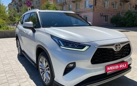 Toyota Highlander, 2024 год, 5 300 000 рублей, 3 фотография