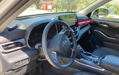 Toyota Highlander, 2024 год, 5 300 000 рублей, 10 фотография