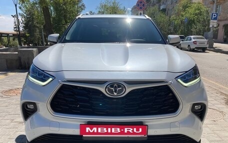 Toyota Highlander, 2024 год, 5 300 000 рублей, 2 фотография