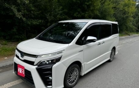 Toyota Voxy III, 2018 год, 2 299 000 рублей, 1 фотография