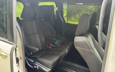 Toyota Voxy III, 2018 год, 2 299 000 рублей, 9 фотография