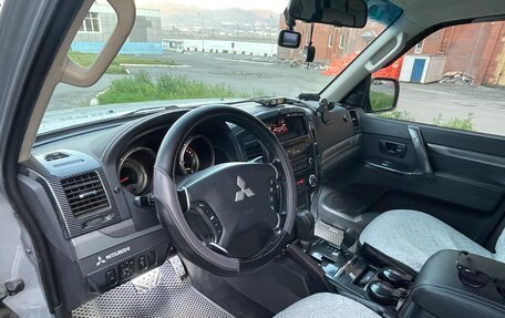 Mitsubishi Pajero IV, 2014 год, 2 500 000 рублей, 10 фотография