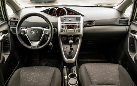 Toyota Verso I, 2011 год, 1 300 000 рублей, 14 фотография
