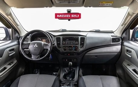 Mitsubishi L200 IV рестайлинг, 2015 год, 1 658 000 рублей, 13 фотография