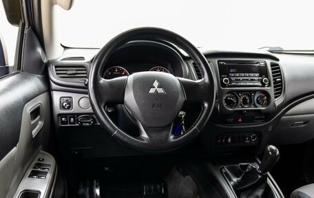 Mitsubishi L200 IV рестайлинг, 2015 год, 1 658 000 рублей, 20 фотография