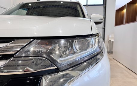 Mitsubishi Outlander III рестайлинг 3, 2018 год, 1 699 000 рублей, 6 фотография