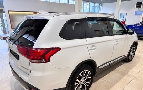 Mitsubishi Outlander III рестайлинг 3, 2018 год, 1 699 000 рублей, 4 фотография