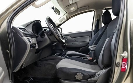 Mitsubishi L200 IV рестайлинг, 2015 год, 1 658 000 рублей, 30 фотография