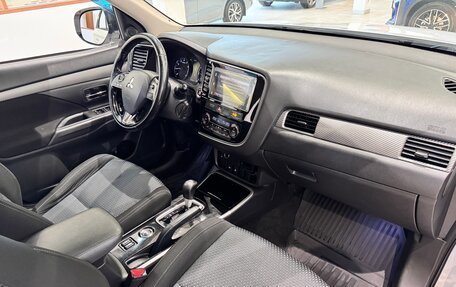 Mitsubishi Outlander III рестайлинг 3, 2018 год, 1 699 000 рублей, 13 фотография
