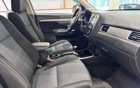Mitsubishi Outlander III рестайлинг 3, 2018 год, 1 699 000 рублей, 14 фотография