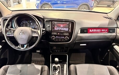 Mitsubishi Outlander III рестайлинг 3, 2018 год, 1 699 000 рублей, 10 фотография