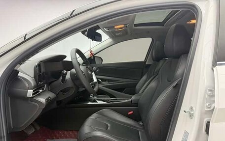 Hyundai Elantra, 2021 год, 1 980 000 рублей, 10 фотография