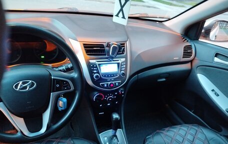 Hyundai Solaris II рестайлинг, 2013 год, 520 000 рублей, 2 фотография
