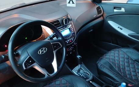 Hyundai Solaris II рестайлинг, 2013 год, 520 000 рублей, 3 фотография