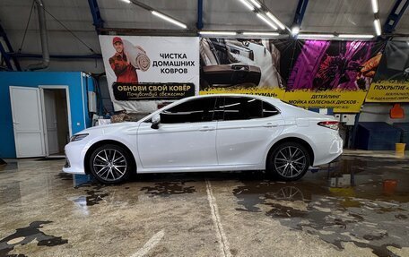 Toyota Camry, 2021 год, 3 950 000 рублей, 7 фотография