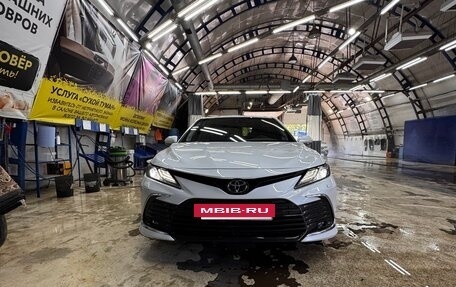 Toyota Camry, 2021 год, 3 950 000 рублей, 5 фотография