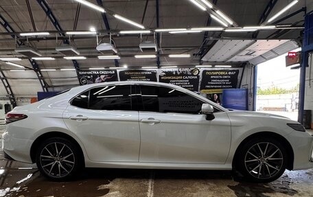 Toyota Camry, 2021 год, 3 950 000 рублей, 8 фотография