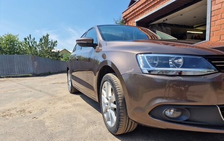 Volkswagen Jetta VI, 2012 год, 1 000 000 рублей, 2 фотография