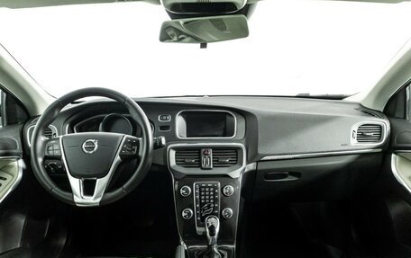 Volvo V40 Cross Country I, 2017 год, 1 849 700 рублей, 13 фотография