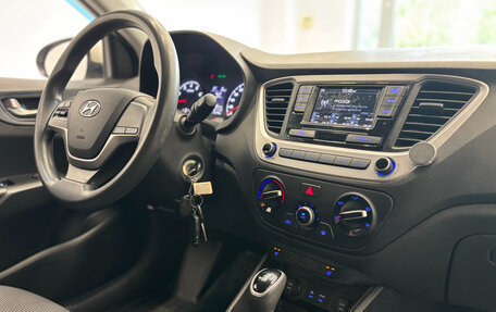 Hyundai Solaris II рестайлинг, 2017 год, 1 300 000 рублей, 21 фотография