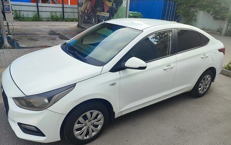Hyundai Solaris II рестайлинг, 2017 год, 875 000 рублей, 2 фотография
