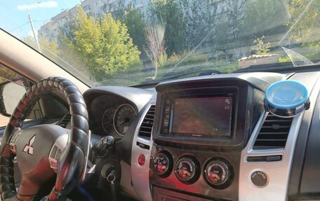 Mitsubishi Pajero Sport II рестайлинг, 2011 год, 1 900 000 рублей, 3 фотография