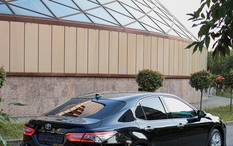 Toyota Camry, 2020 год, 3 450 000 рублей, 2 фотография