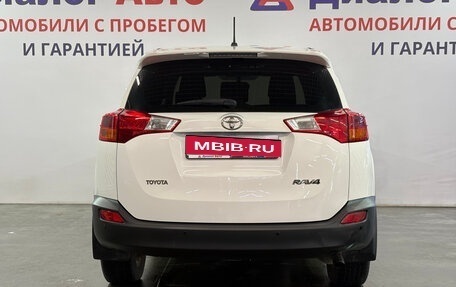 Toyota RAV4, 2015 год, 1 997 000 рублей, 4 фотография