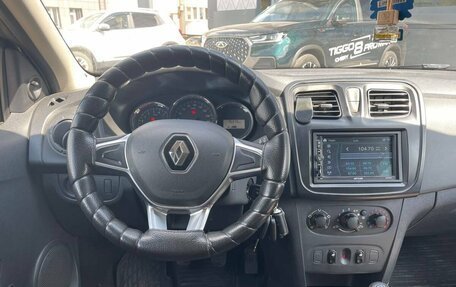 Renault Logan II, 2018 год, 740 000 рублей, 10 фотография