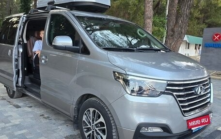 Hyundai Grand Starex Grand Starex I рестайлинг 2, 2018 год, 4 500 000 рублей, 2 фотография
