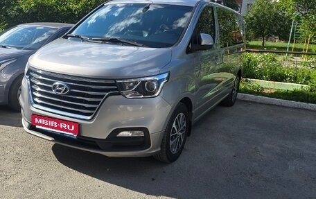 Hyundai Grand Starex Grand Starex I рестайлинг 2, 2018 год, 4 500 000 рублей, 3 фотография