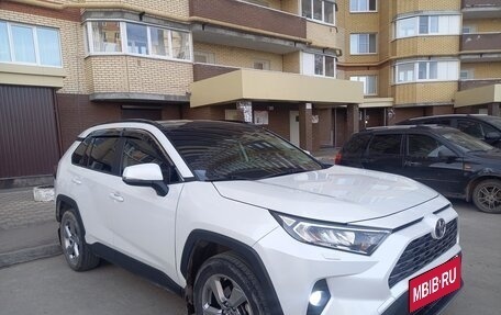 Toyota RAV4, 2019 год, 2 750 000 рублей, 3 фотография