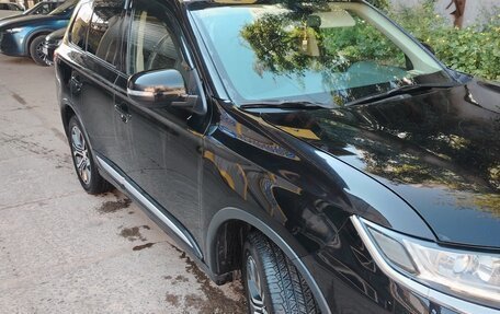 Mitsubishi Outlander III рестайлинг 3, 2015 год, 1 650 000 рублей, 2 фотография