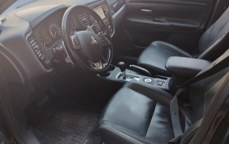 Mitsubishi Outlander III рестайлинг 3, 2015 год, 1 650 000 рублей, 8 фотография