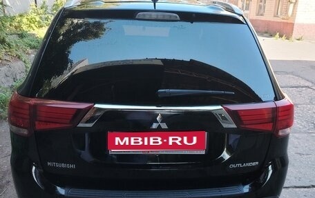 Mitsubishi Outlander III рестайлинг 3, 2015 год, 1 650 000 рублей, 5 фотография