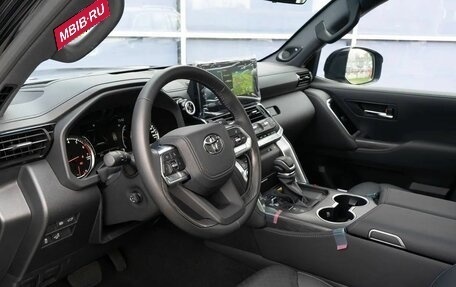 Toyota Land Cruiser, 2024 год, 13 900 000 рублей, 33 фотография