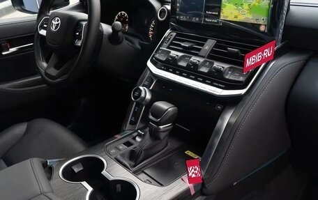 Toyota Land Cruiser, 2024 год, 13 900 000 рублей, 34 фотография