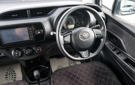 Toyota Vitz, 2019 год, 1 079 000 рублей, 9 фотография